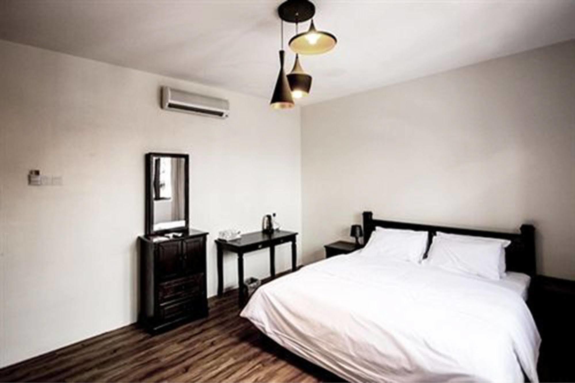 8 Boutique By The Sea Tanjung Tokong Exterior foto
